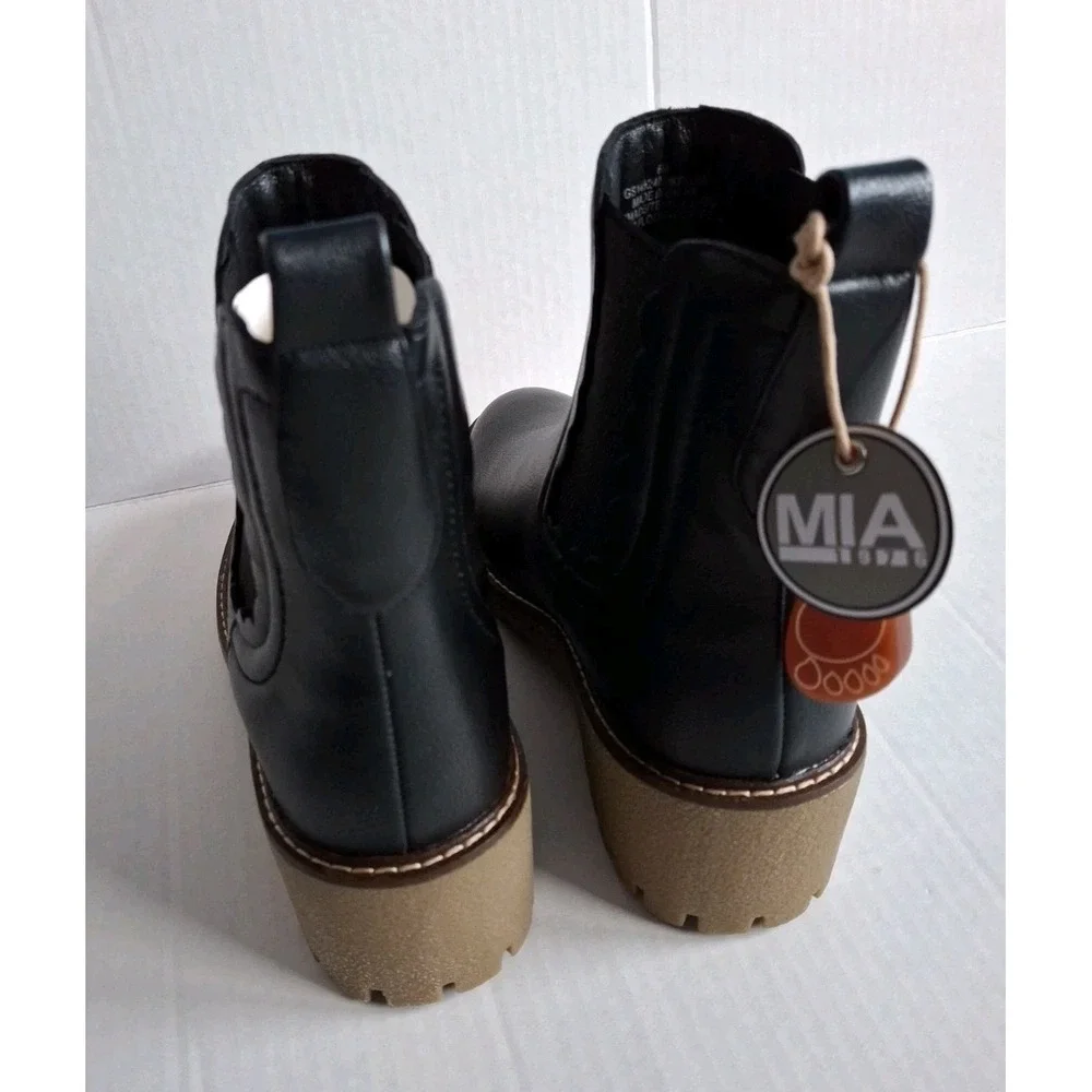 Mia Womens Kellen Lug Sole Chelsea Booties Black Size 6